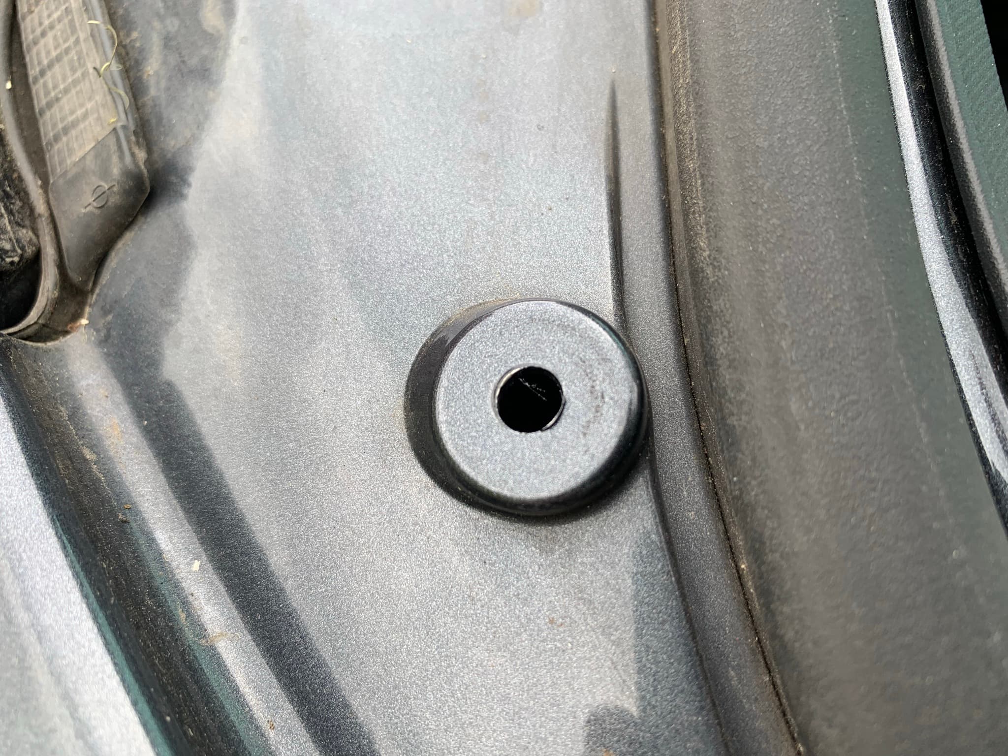 Renault Laguna 3 fifth door window stop