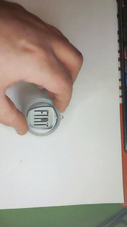 Fiat keychain movable