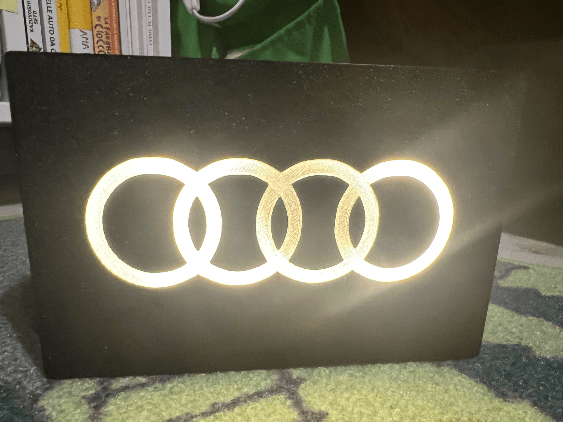 piccola lampada con logo Audi