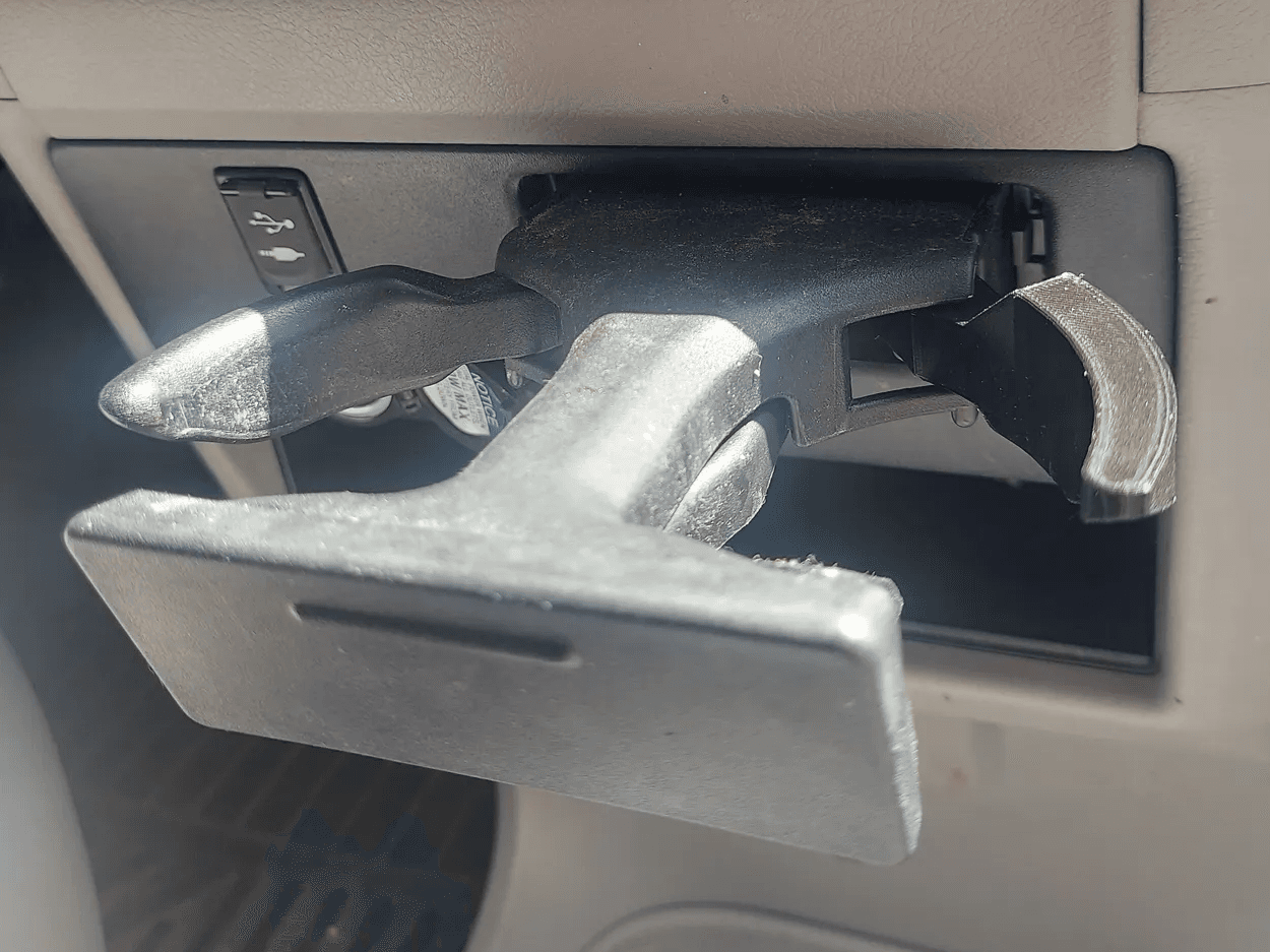 Cup holder Arm for Toyota Sienna Part# 55620-08050