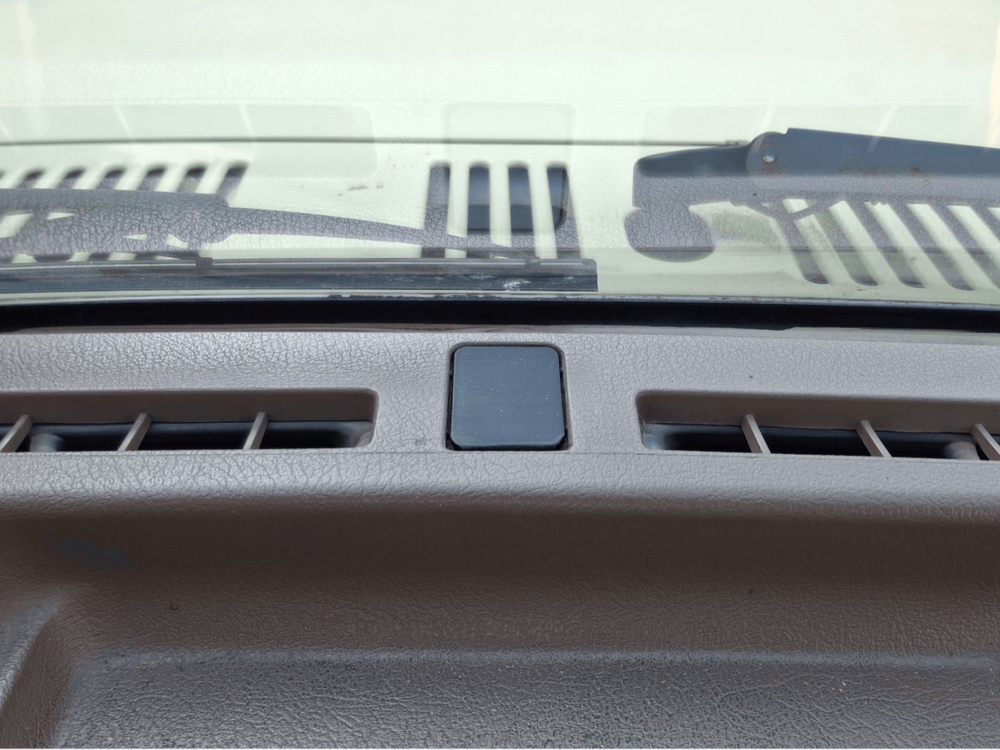 Mazda B2000-B2200 dashboard middle screw cover