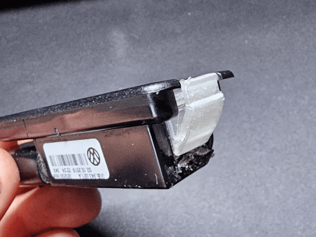 VW Golf License Plate Light clip replacement