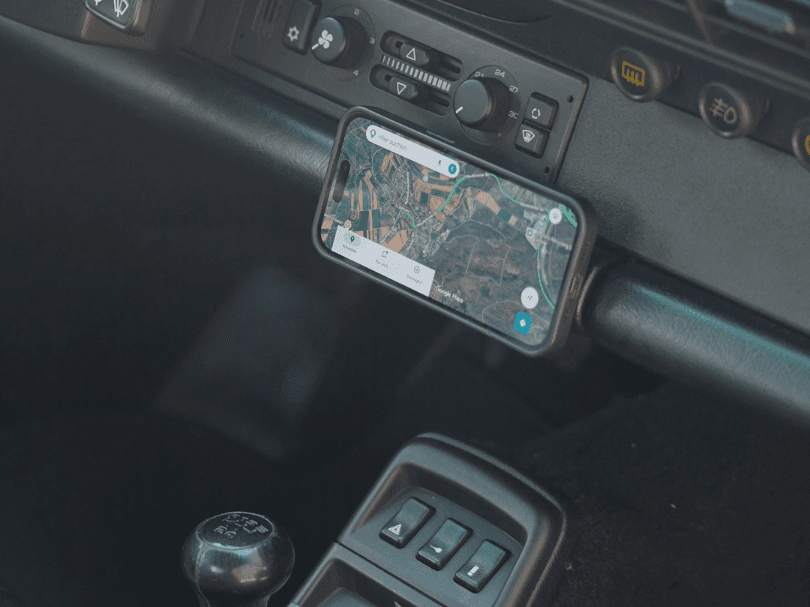 Porsche 964 MagSafe Mount/Charger