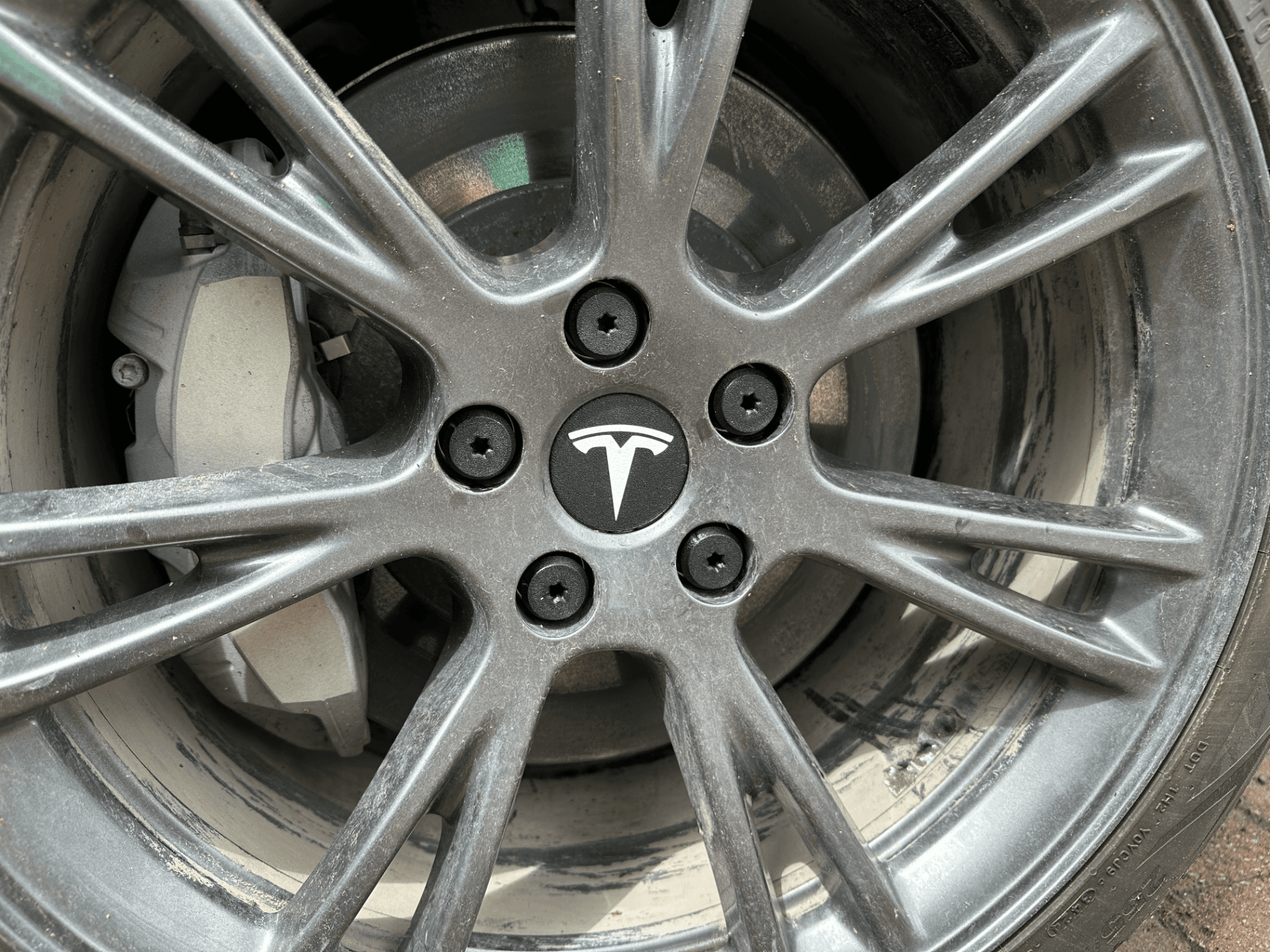 Tesla Model Y Lug Nut Cover - 19 inch Gemini Wheel