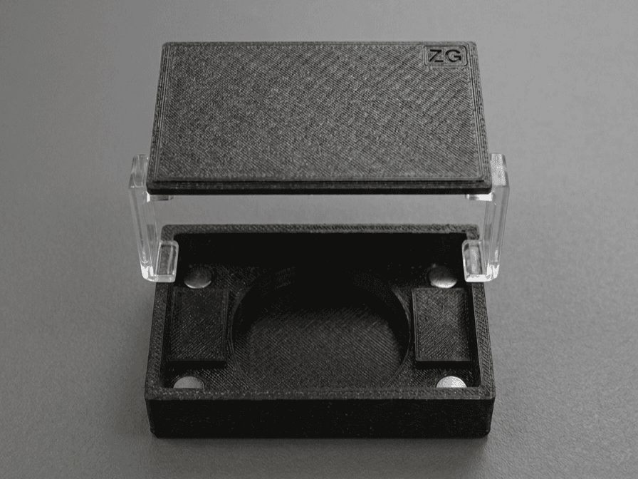 GHOSTDOCK STEALTH - MAGNETIC GPS TRACKER CASE
