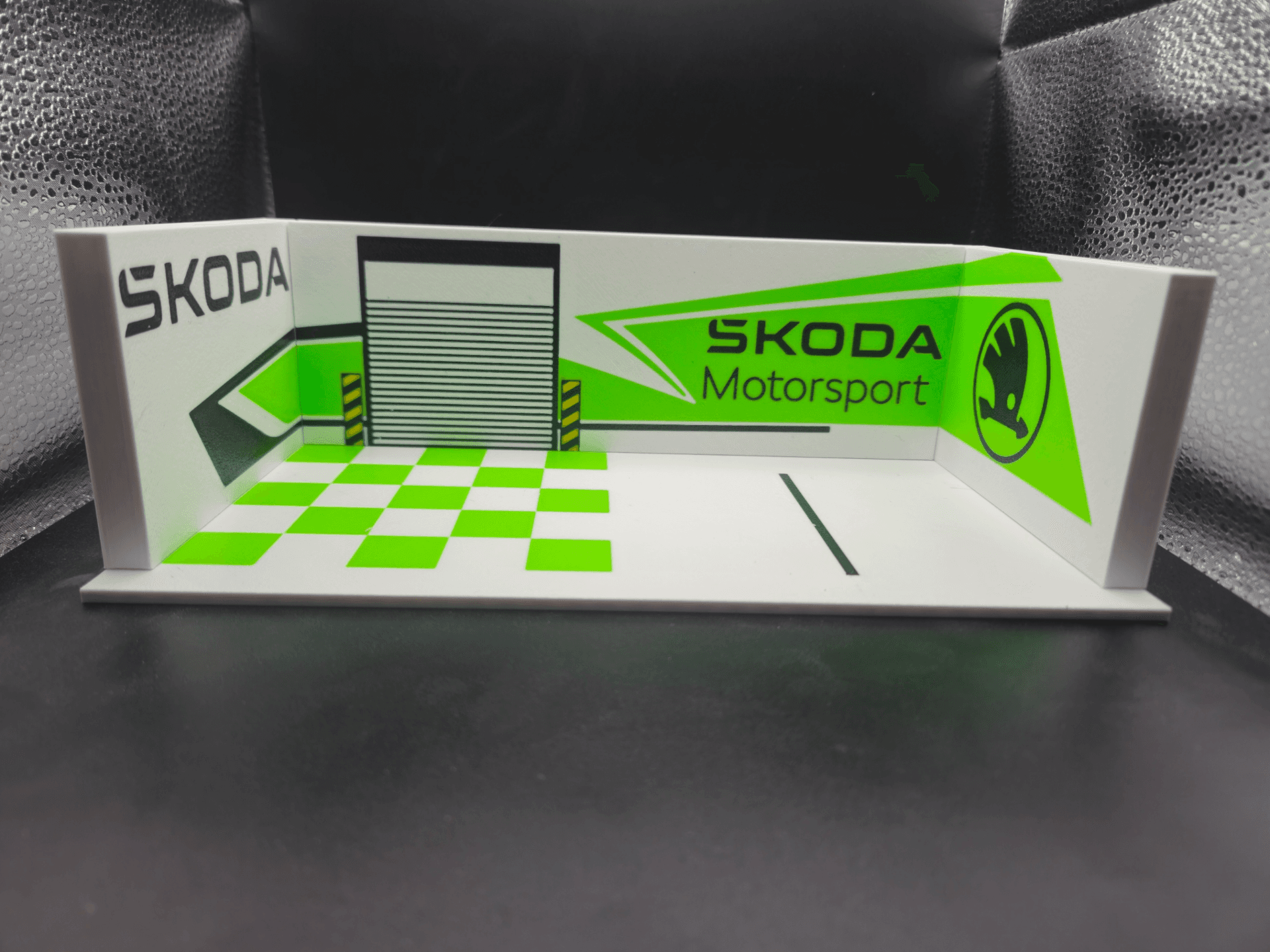 Garage diorama