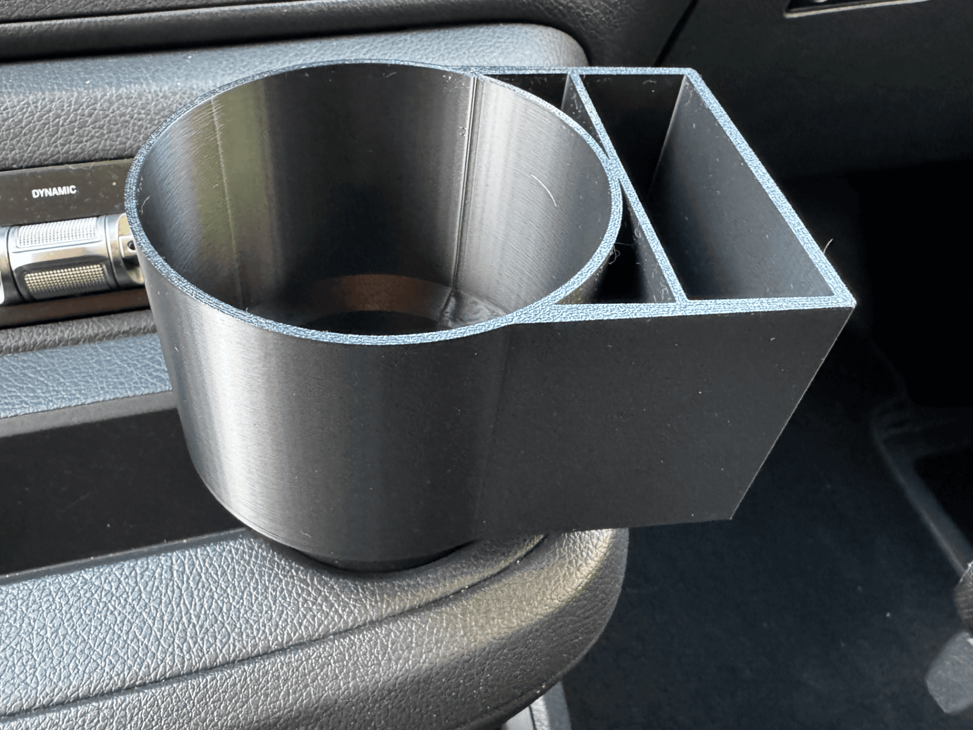 Mercedes W447 Getränkehalter und Ablage