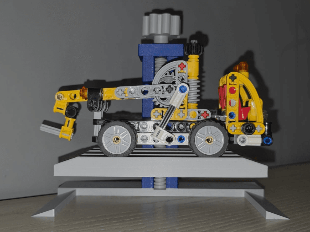 Printable Mechanical Car Lift - 1/43 Garage