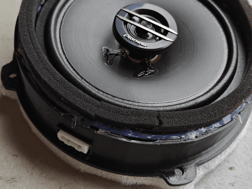 KIA Sportage QL door speaker replacement adapter