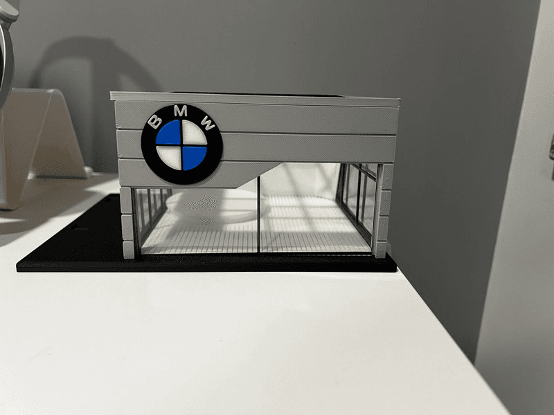 Diorama Showroom BMW - GigaPenguin3DPrinting