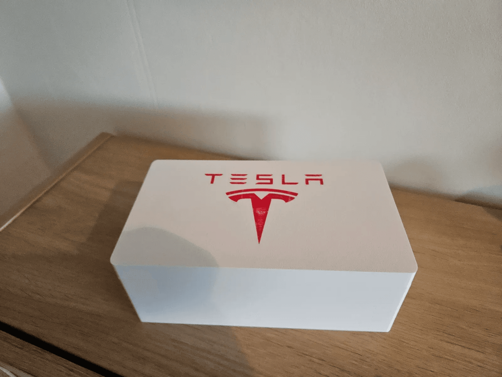 Jewelry Box with Tesla Lid Design