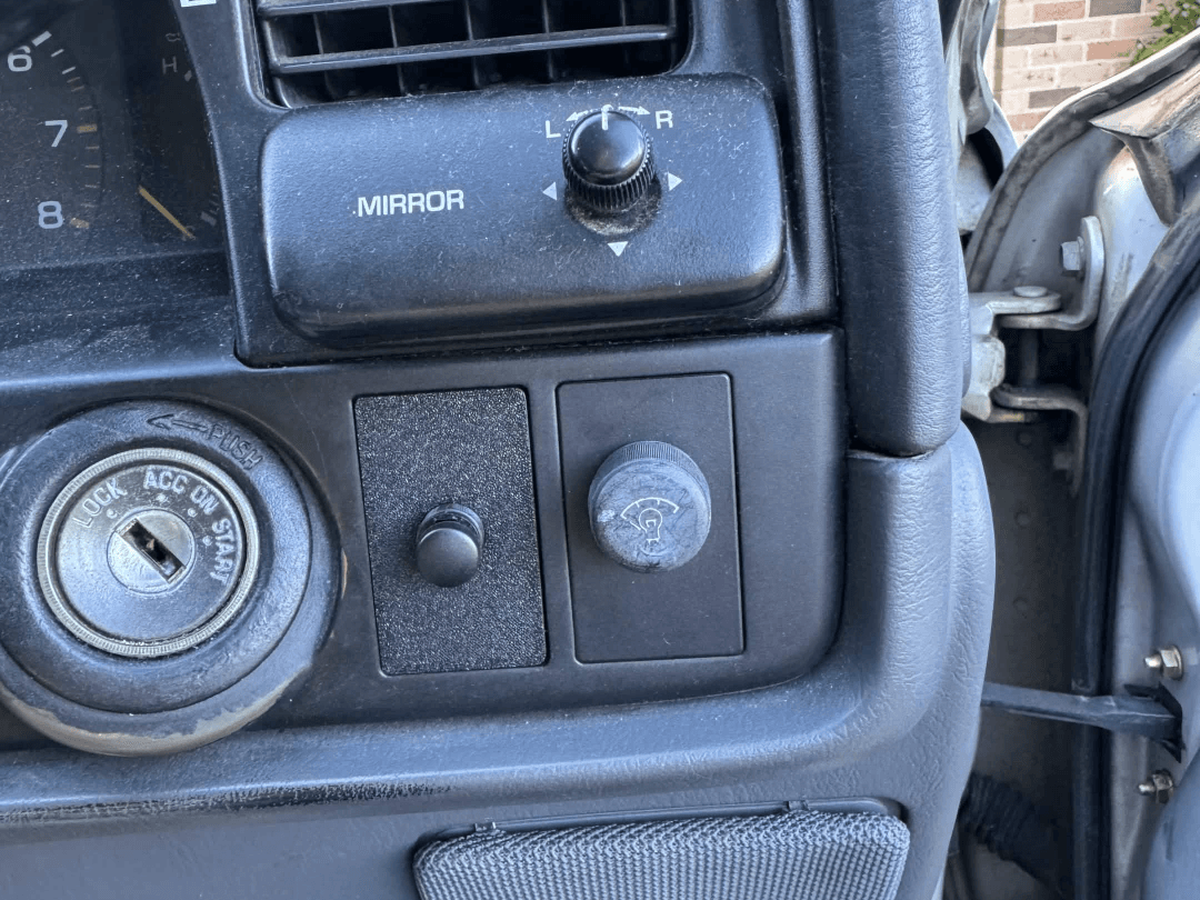 Toyota Cressida MX83 Button Blank