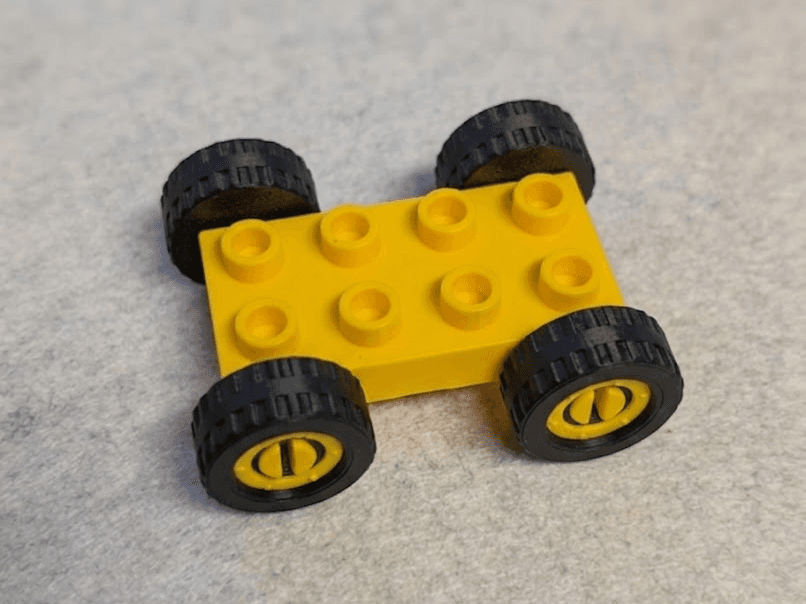 Chassis compatible with Duplo cars