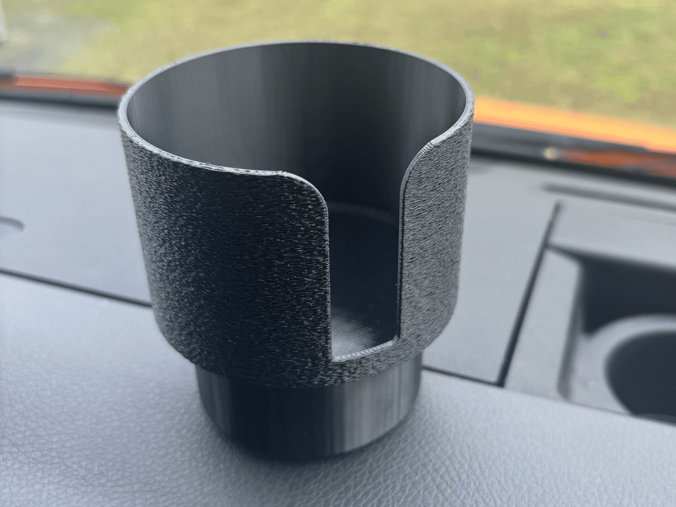 Tassenhalter für Getränkehalter im Auto