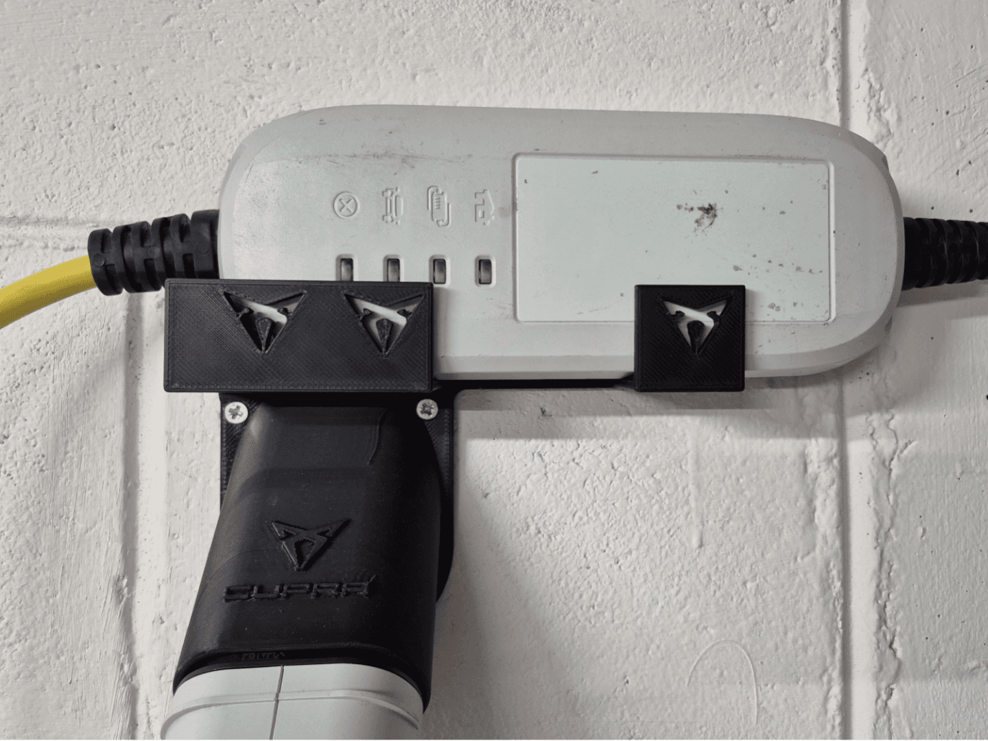 cupra charger supporto muro