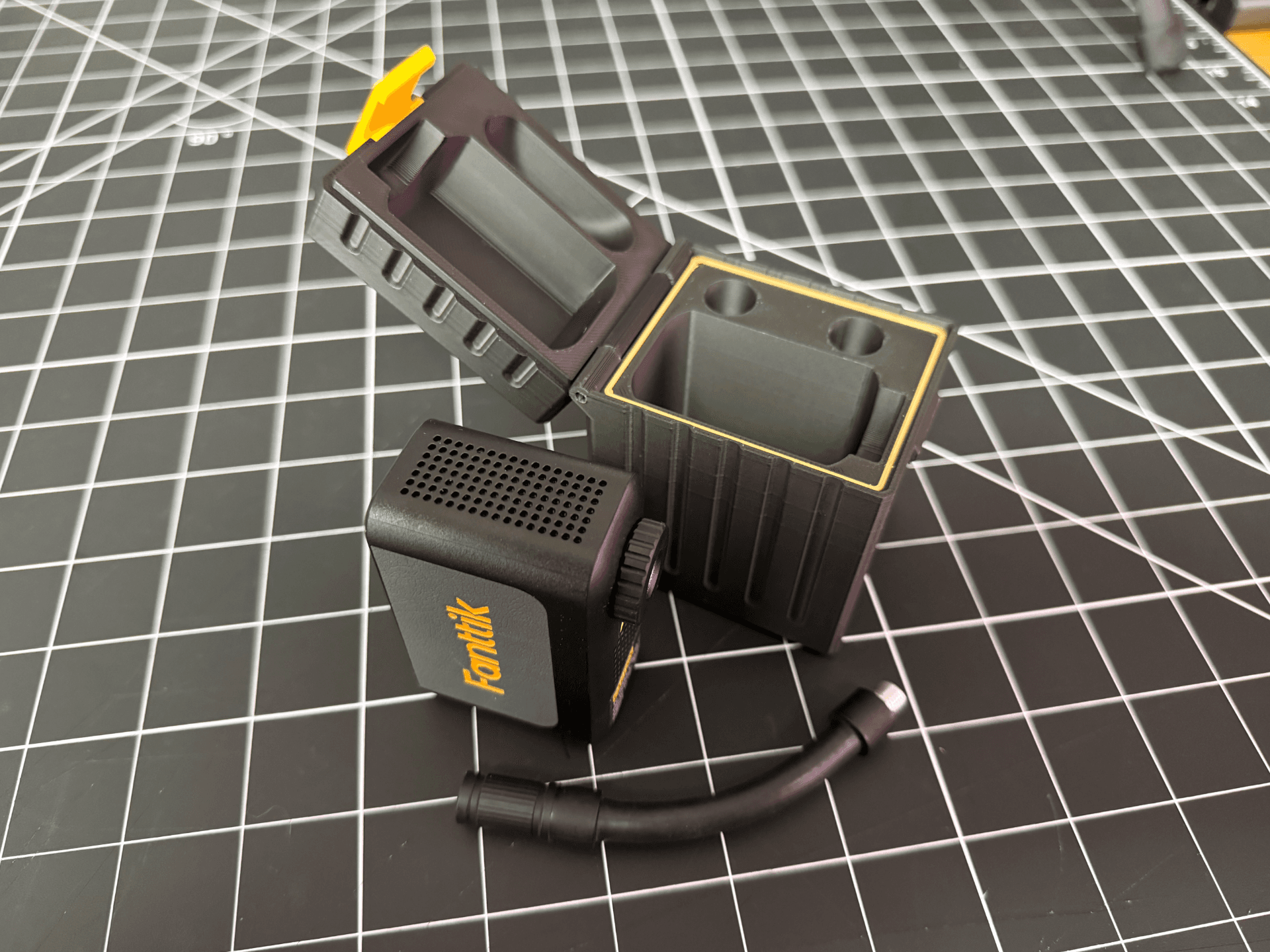 Fanttik X10 Ace Mini Bike Pump protective box 