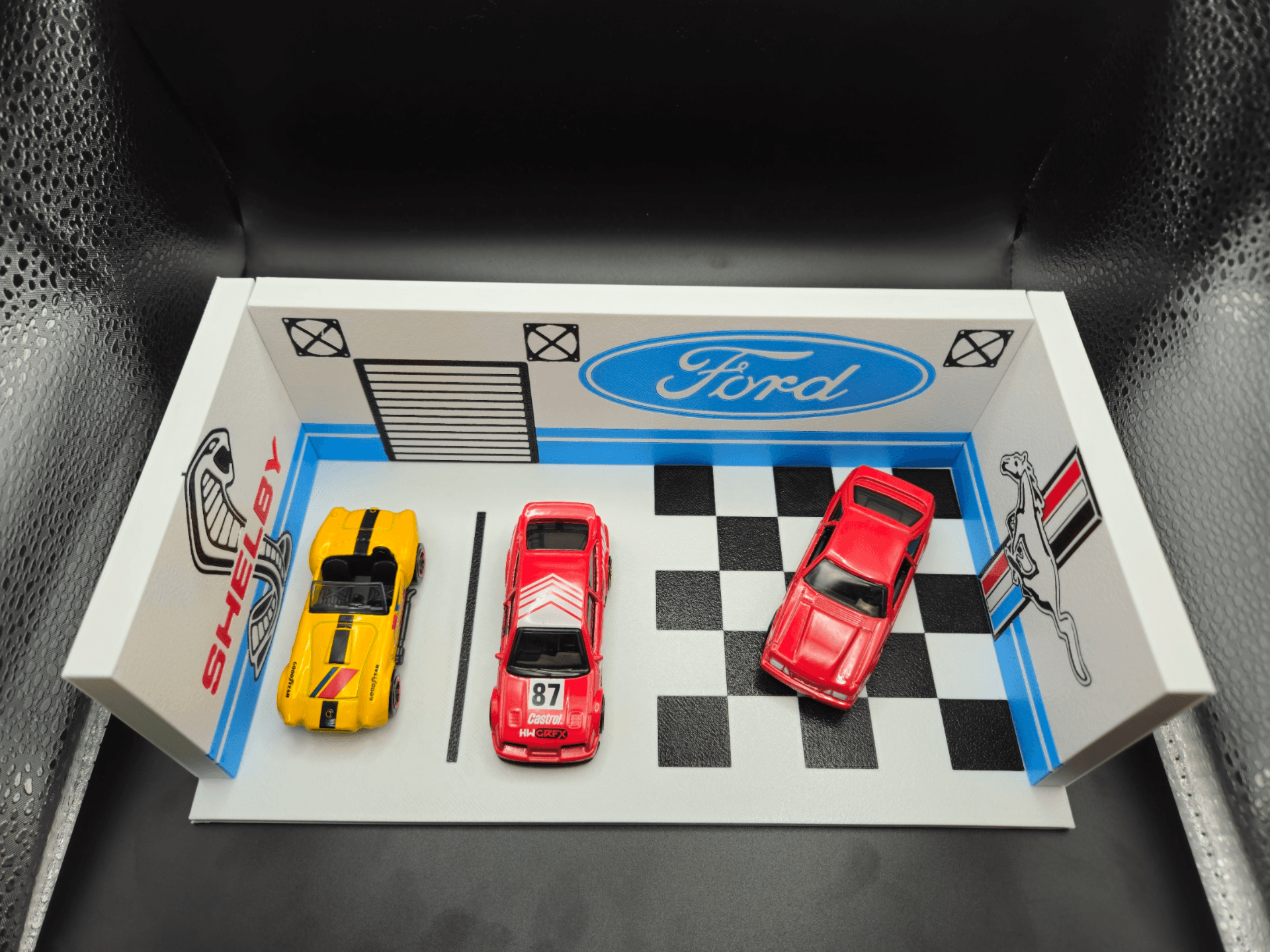 Garage diorama