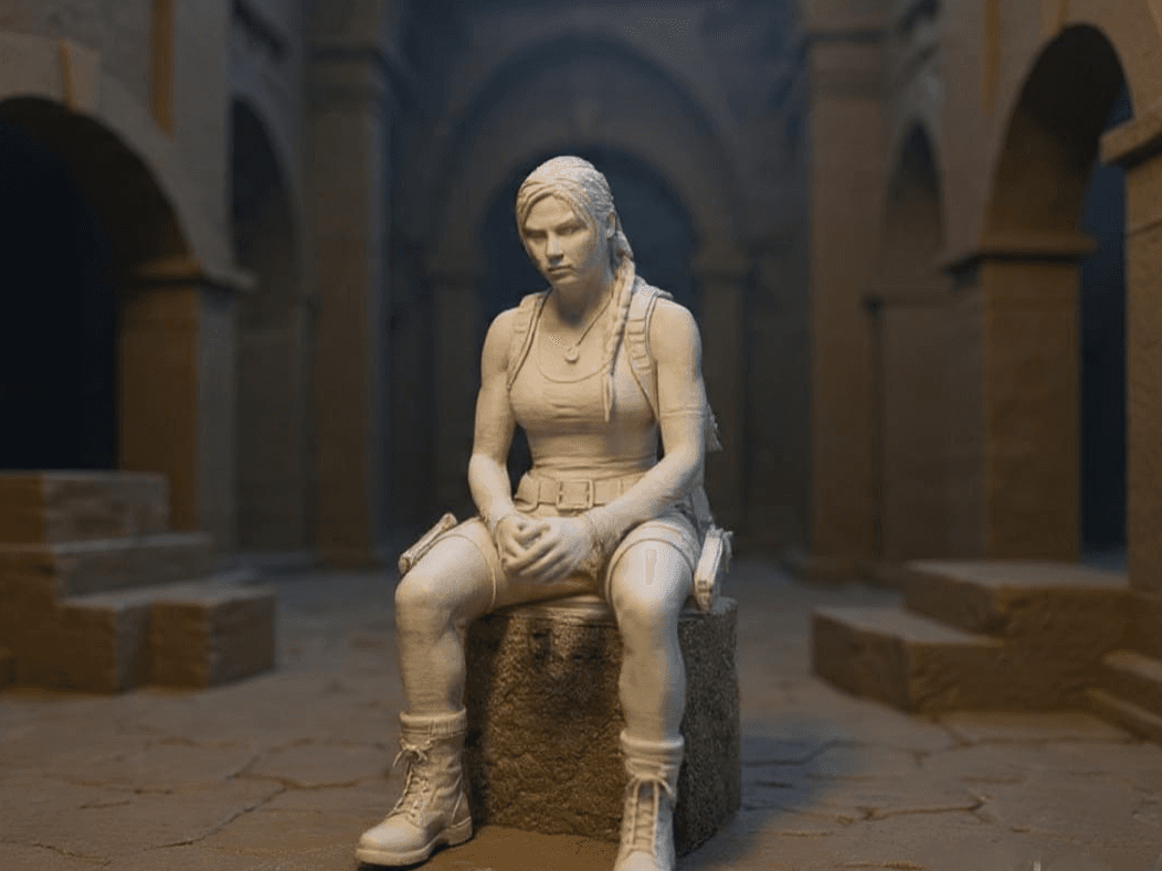 Lara Croft seduta - sul bordo