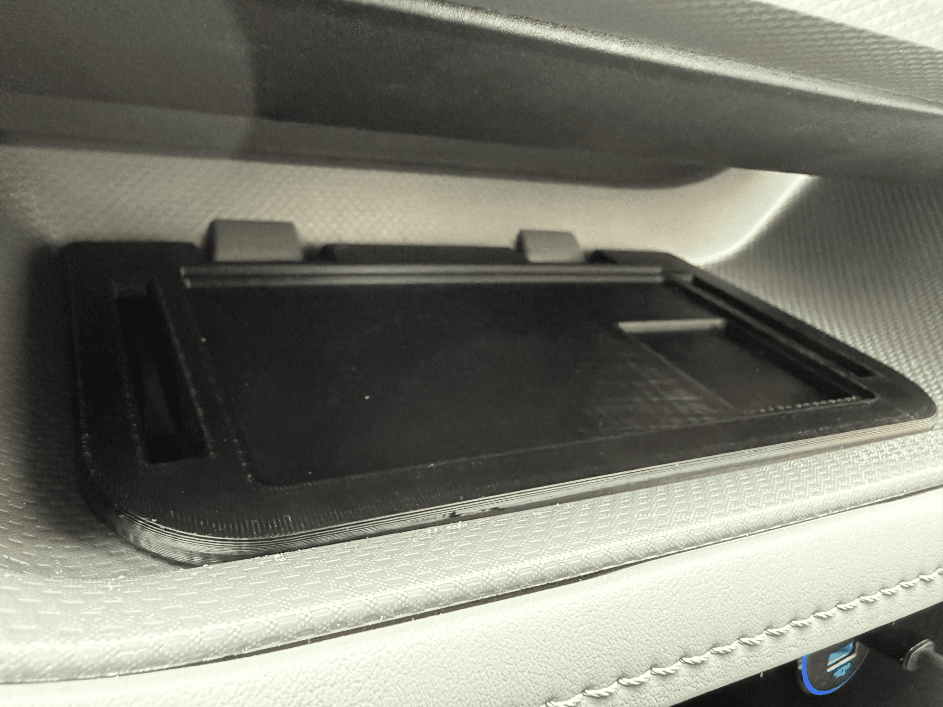 Toyota Highlander 2023-2026+ Wireless Qi Charging