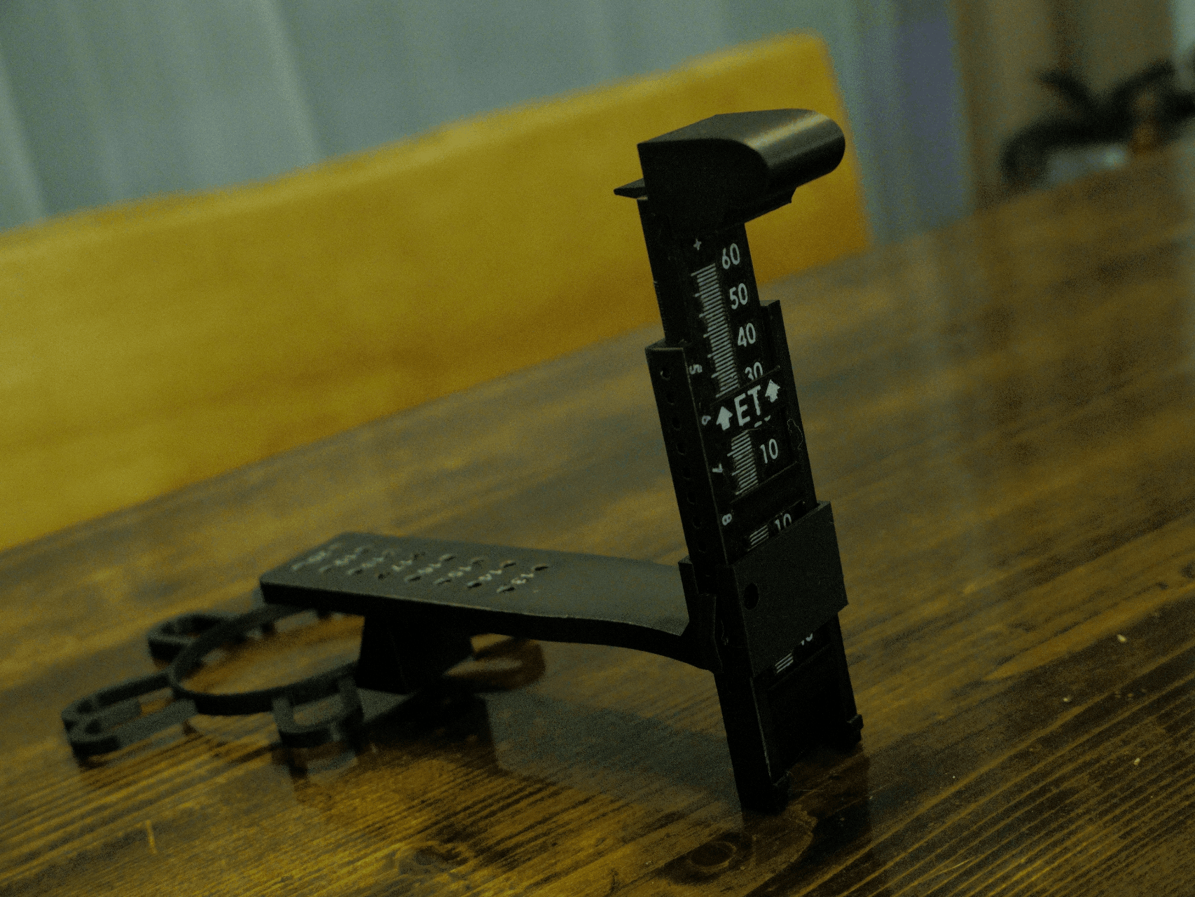 Wheel Fitment Tool with Wheel "J" Siluette