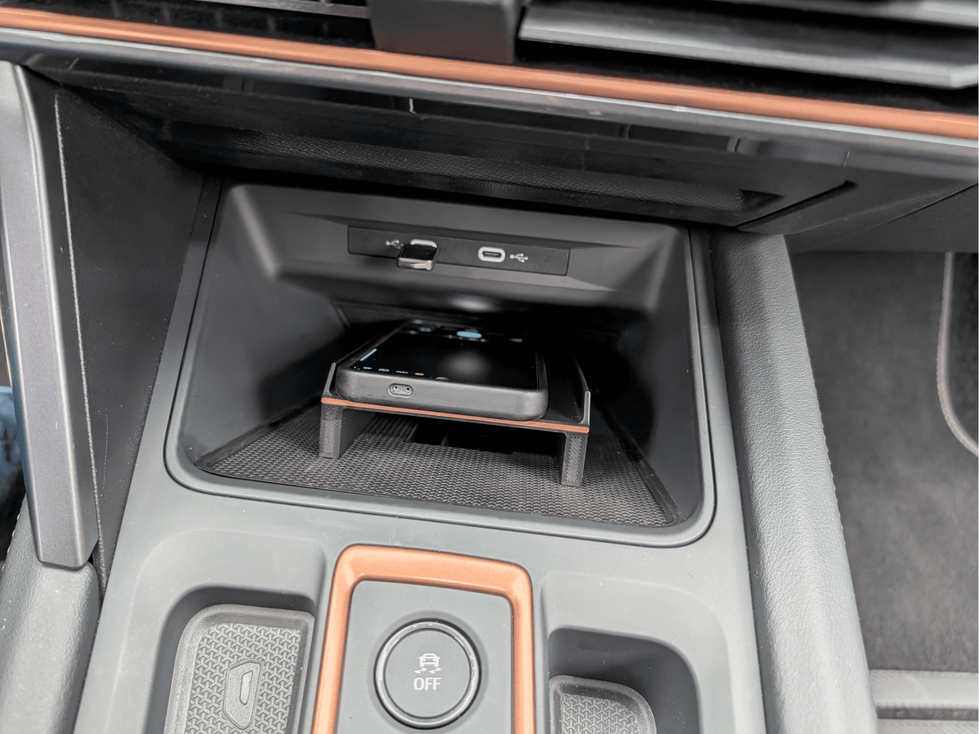 Cupra Leon Ablage Handy