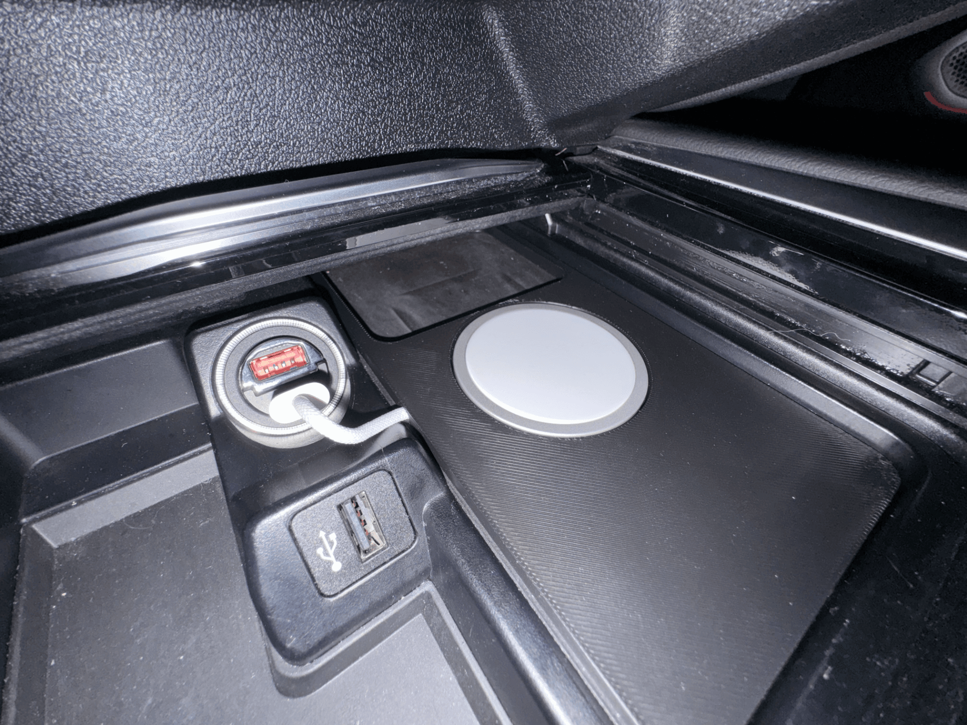 Magsafe adapter for BMW Z4 (G29) w/ Cable Storage
