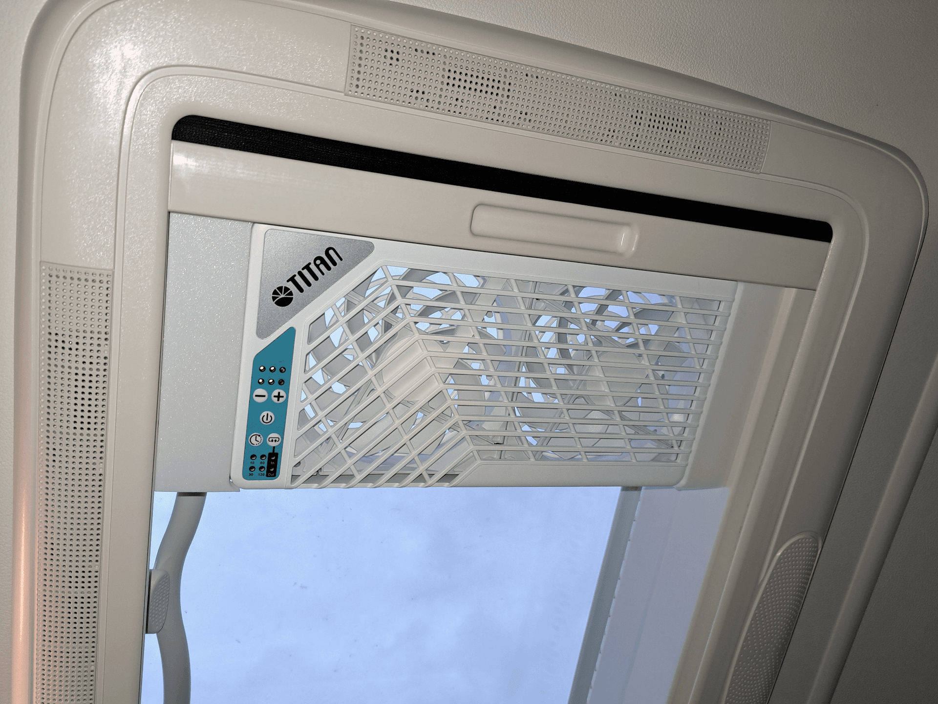 Ventilatorhalterung Titan TTC-SC21 auf Midi-Heki