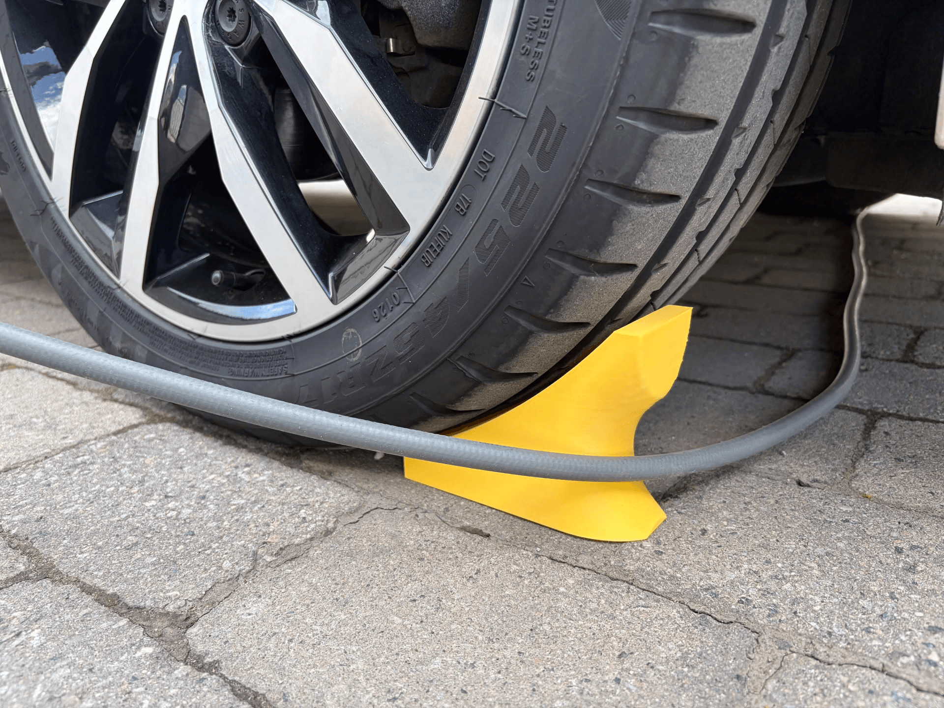 SlideGuide- Cable and Hose Guard for Car Detailing