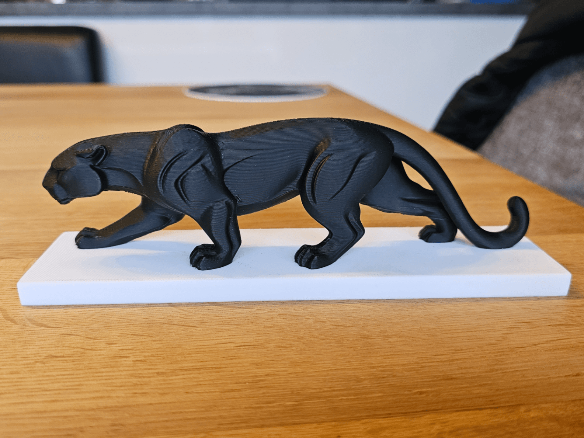 Sleek Panther Statuette | Modern Art Decor