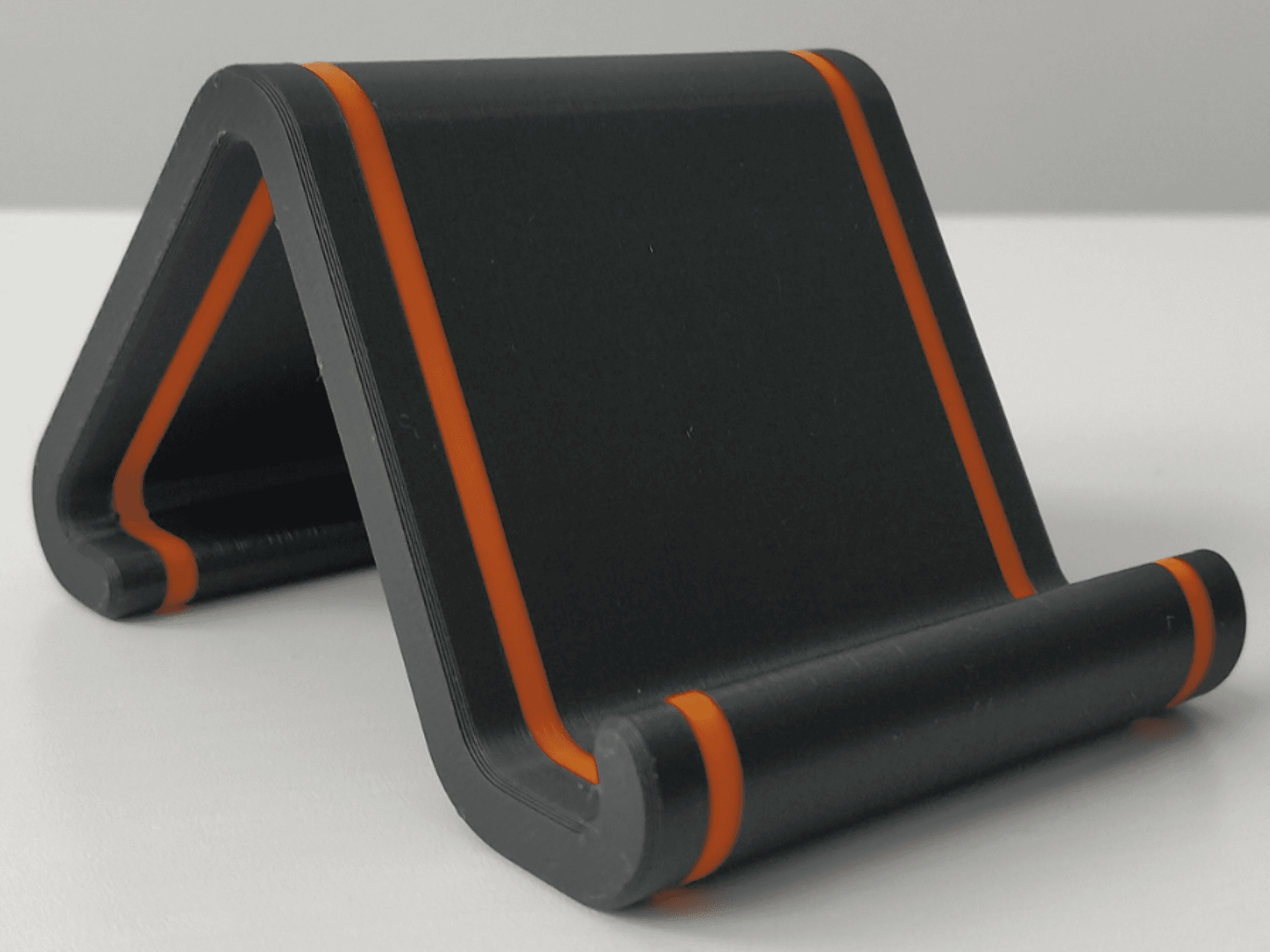 Simple and stable phone stand