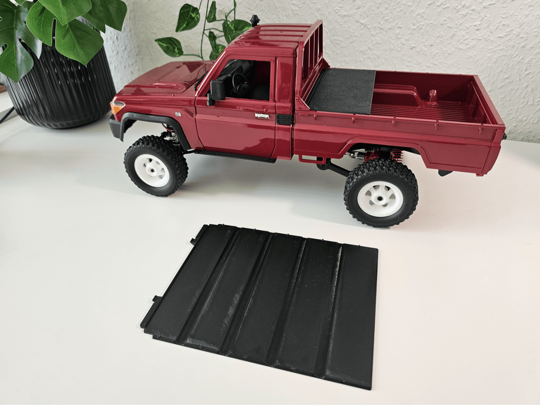 MN82 Toyota Landcruiser 1:12 Bed cover