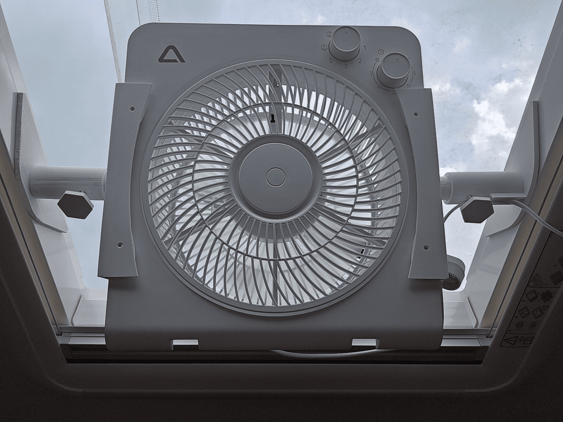 Halterung für Boxenventilator Womo oder Wohnwagen 