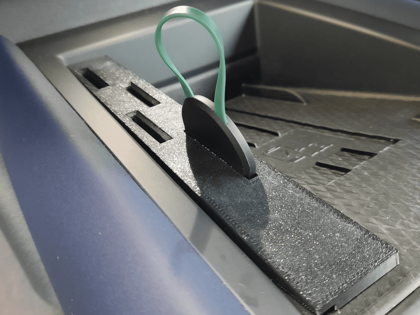 Cupra Tavascan Coin + Clever-ladebrik Holder