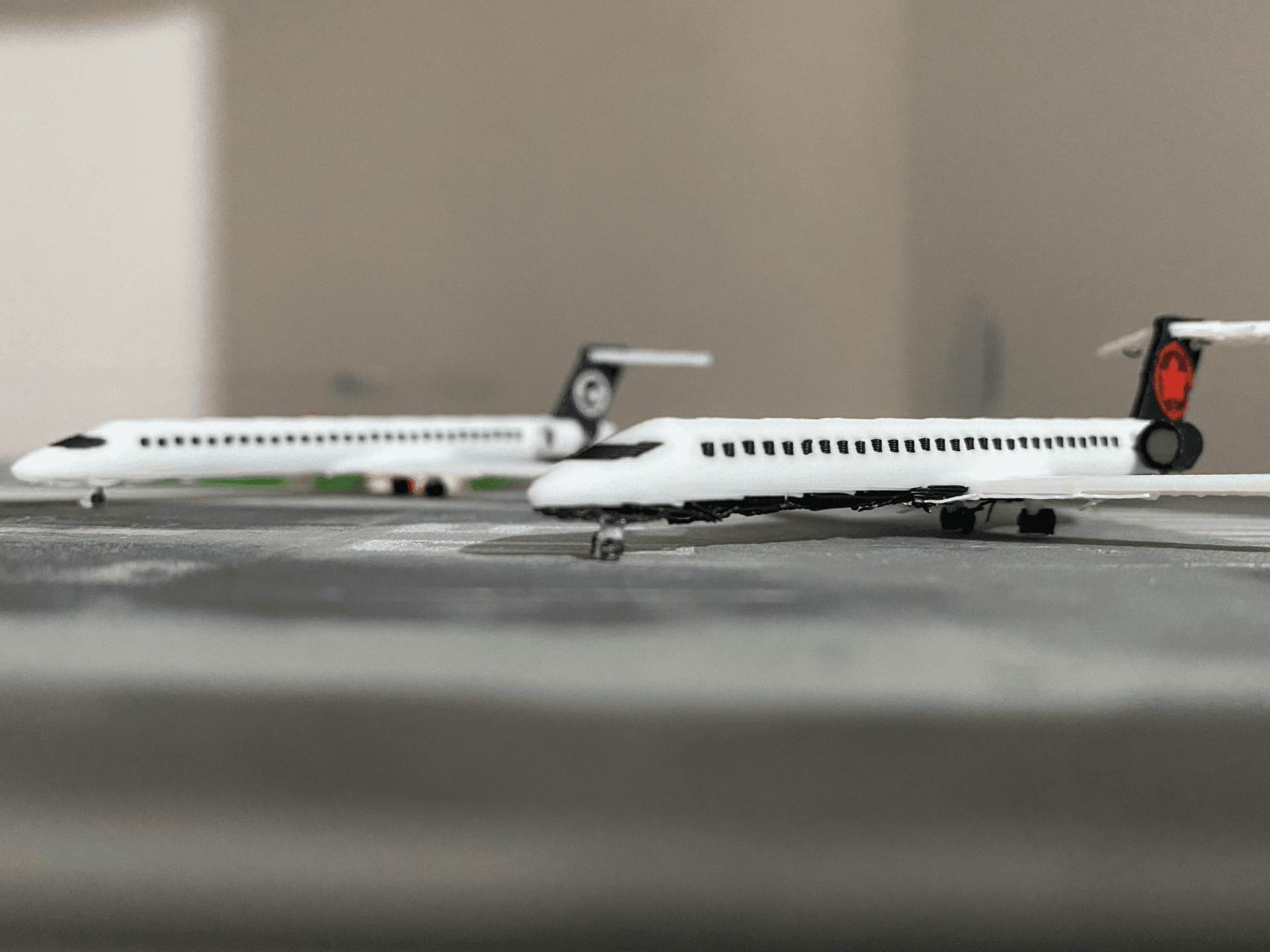 1:400 scale Bombardier CRJ 900 model