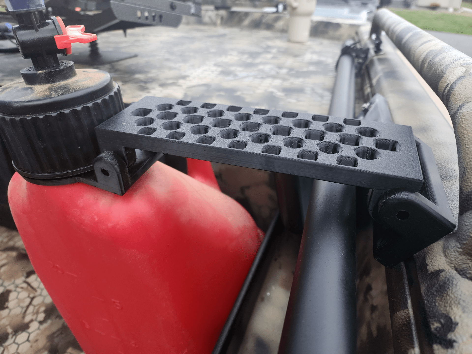 Fuel jug holder (VP Style)