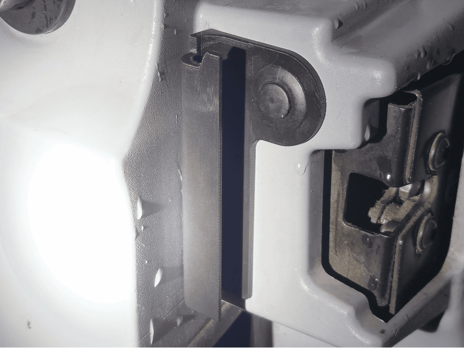 Opel / Vauxhall Rocks e Cable holder / Kabelhalter