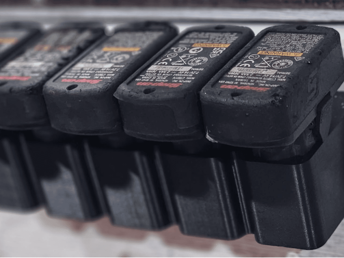 Snap on 14.4V magnetic battery holder