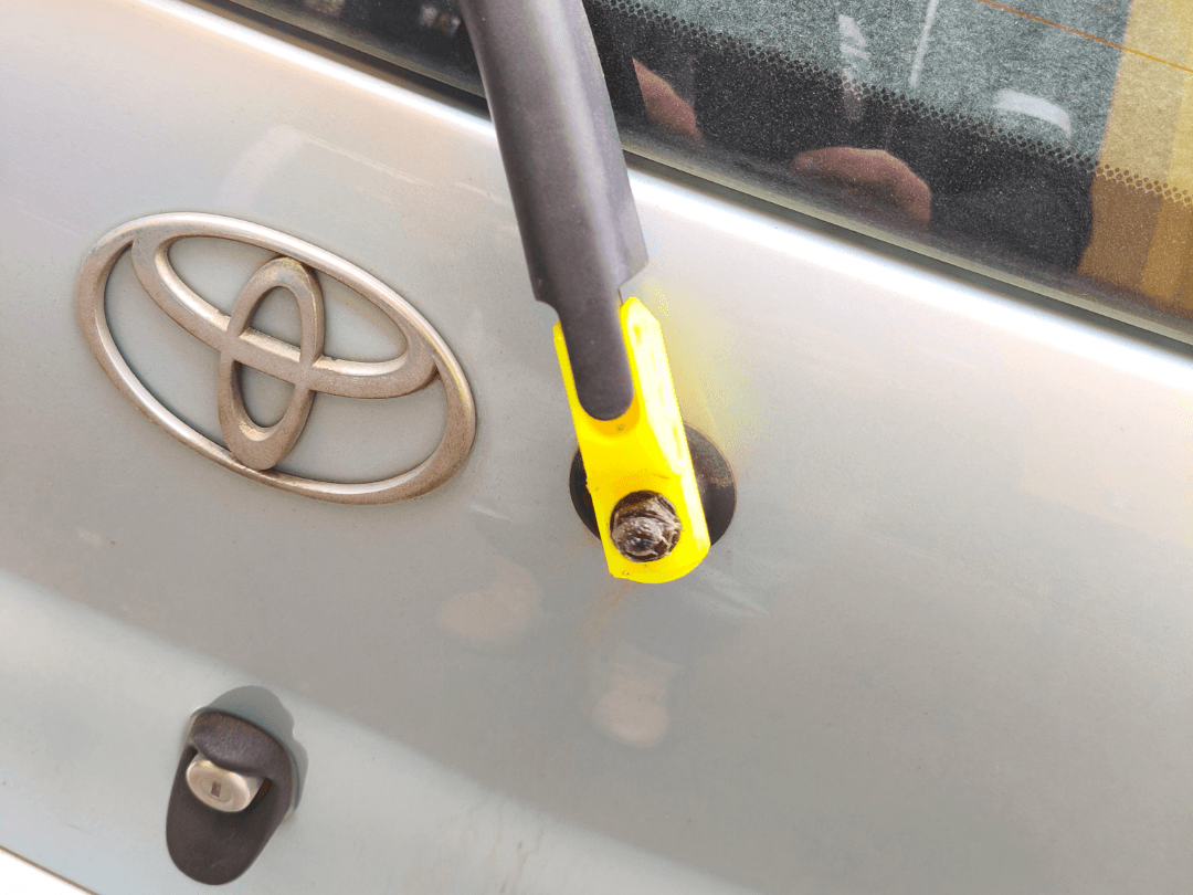 Rear Wiper Arm Mount / Cap for Toyota Yaris 2001