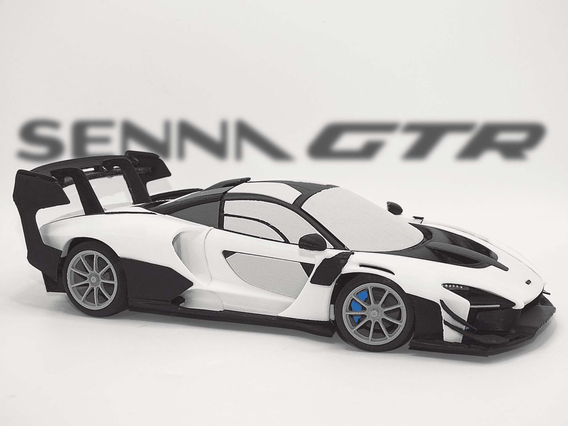 McLaren Senna GTR w/ Steering Wheel 1:19 Scale