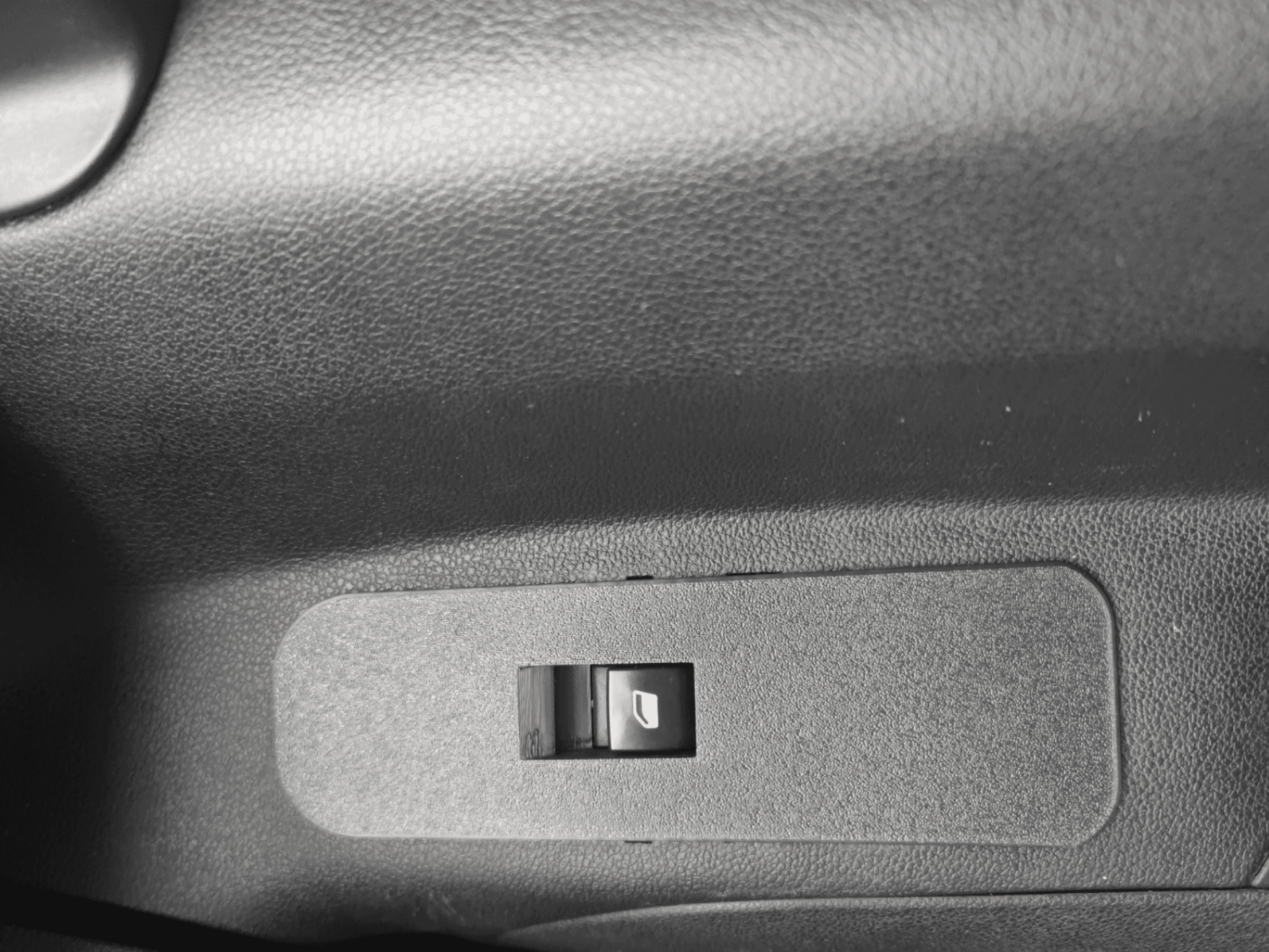 peugeot partner - rifter right window switch panel