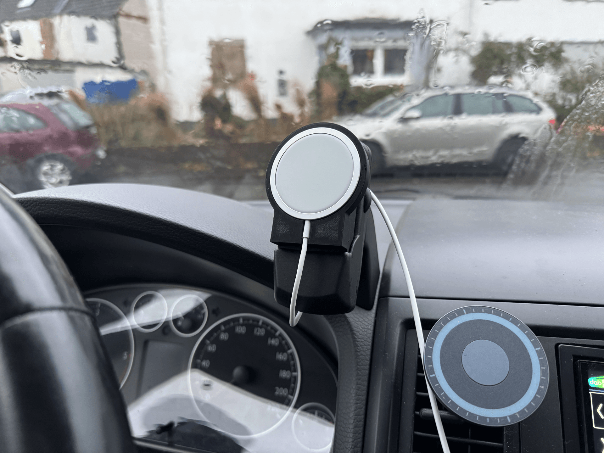 VW T5 MagSafe holder for OEM hands free