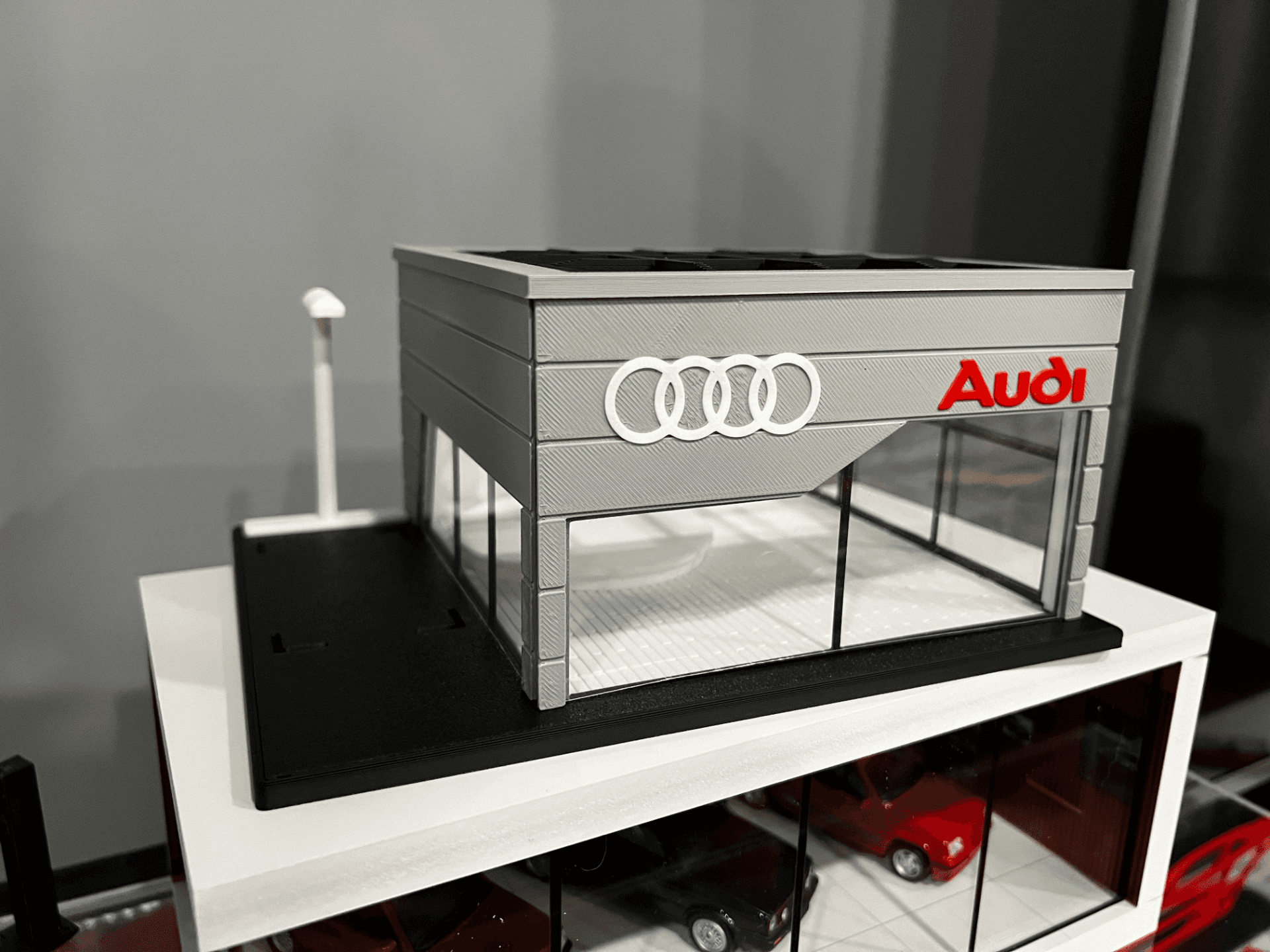 Diorama Showroom Audi - GigaPenguin3DPrinting