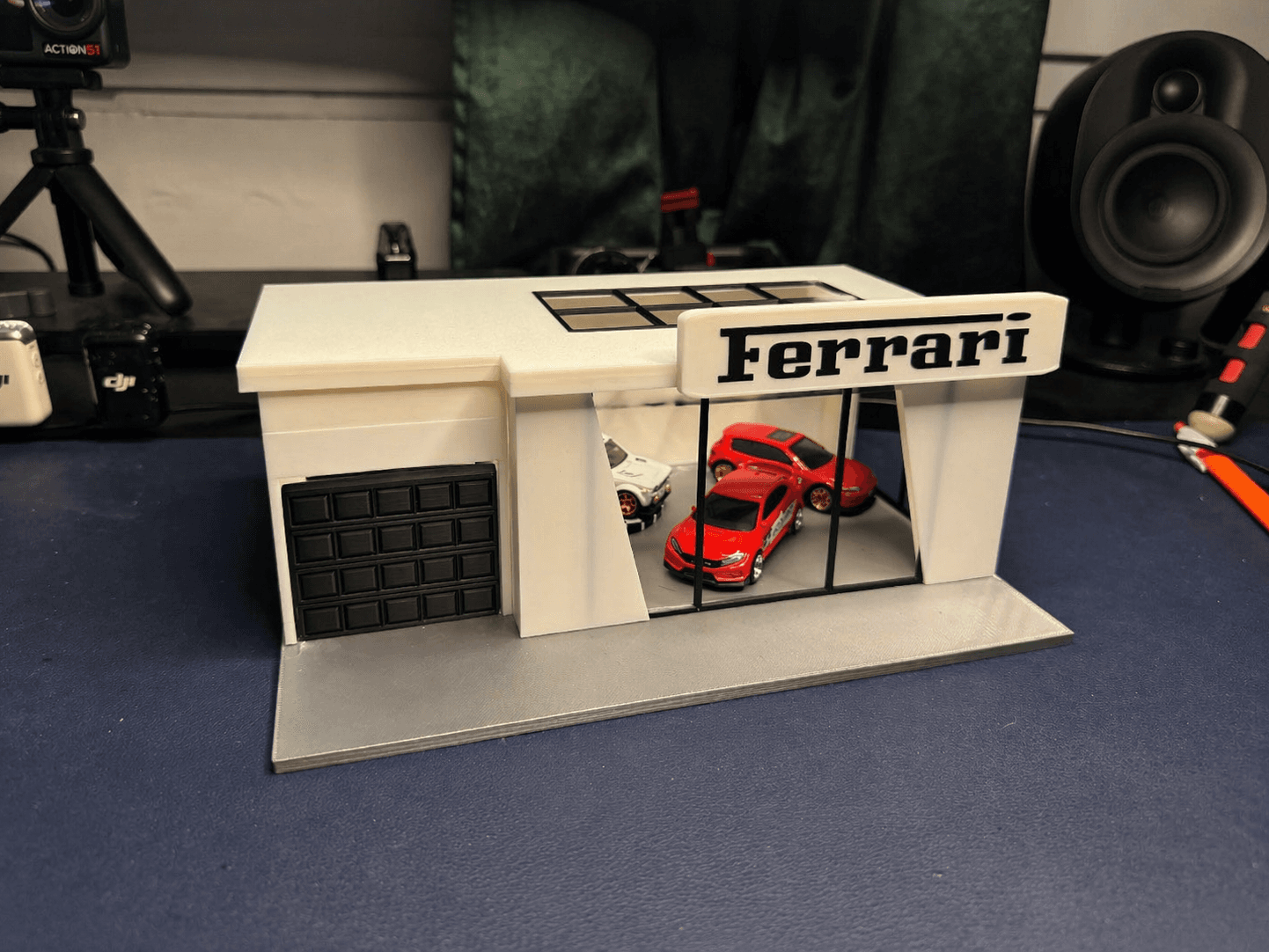 Autosalon Ferrari for 1:64 scale cars
