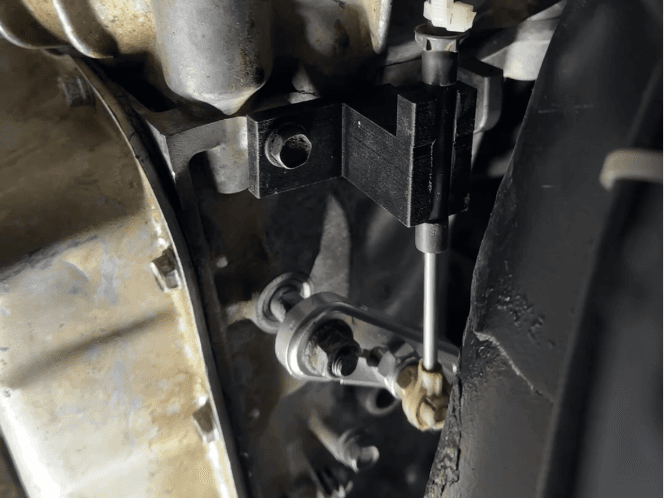 Shift cable bracket fits Jeep Cherokee XJ 