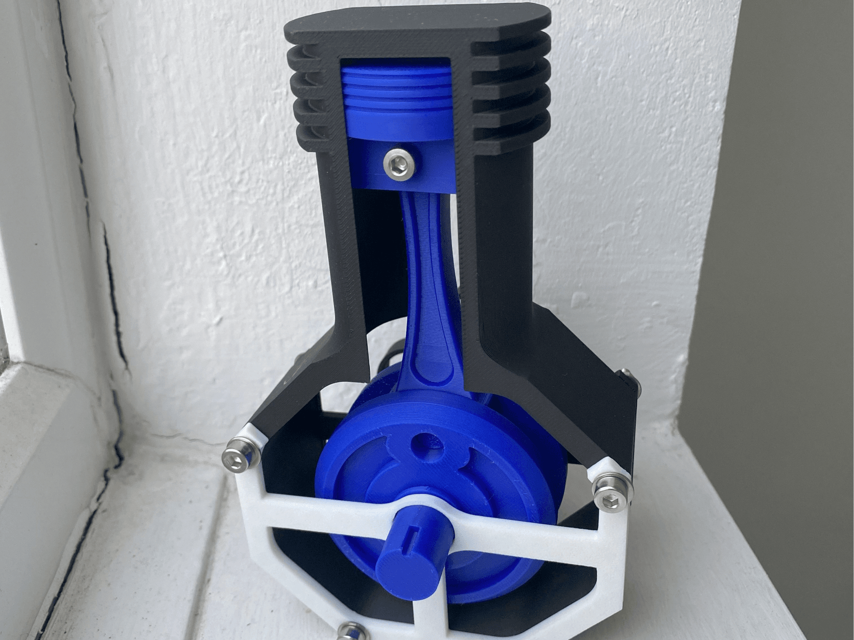 Mini 2 Stroke Desk Toy Model