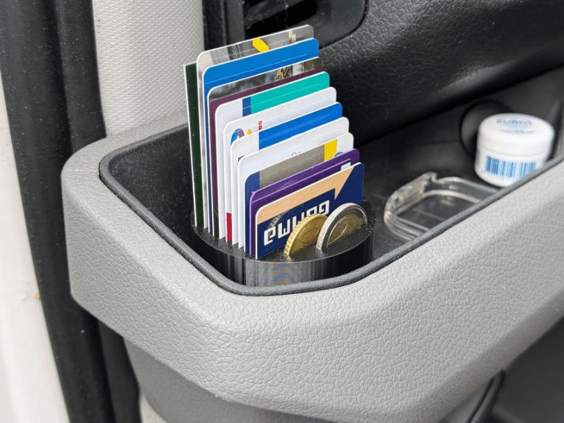Cardholder in cupholder 