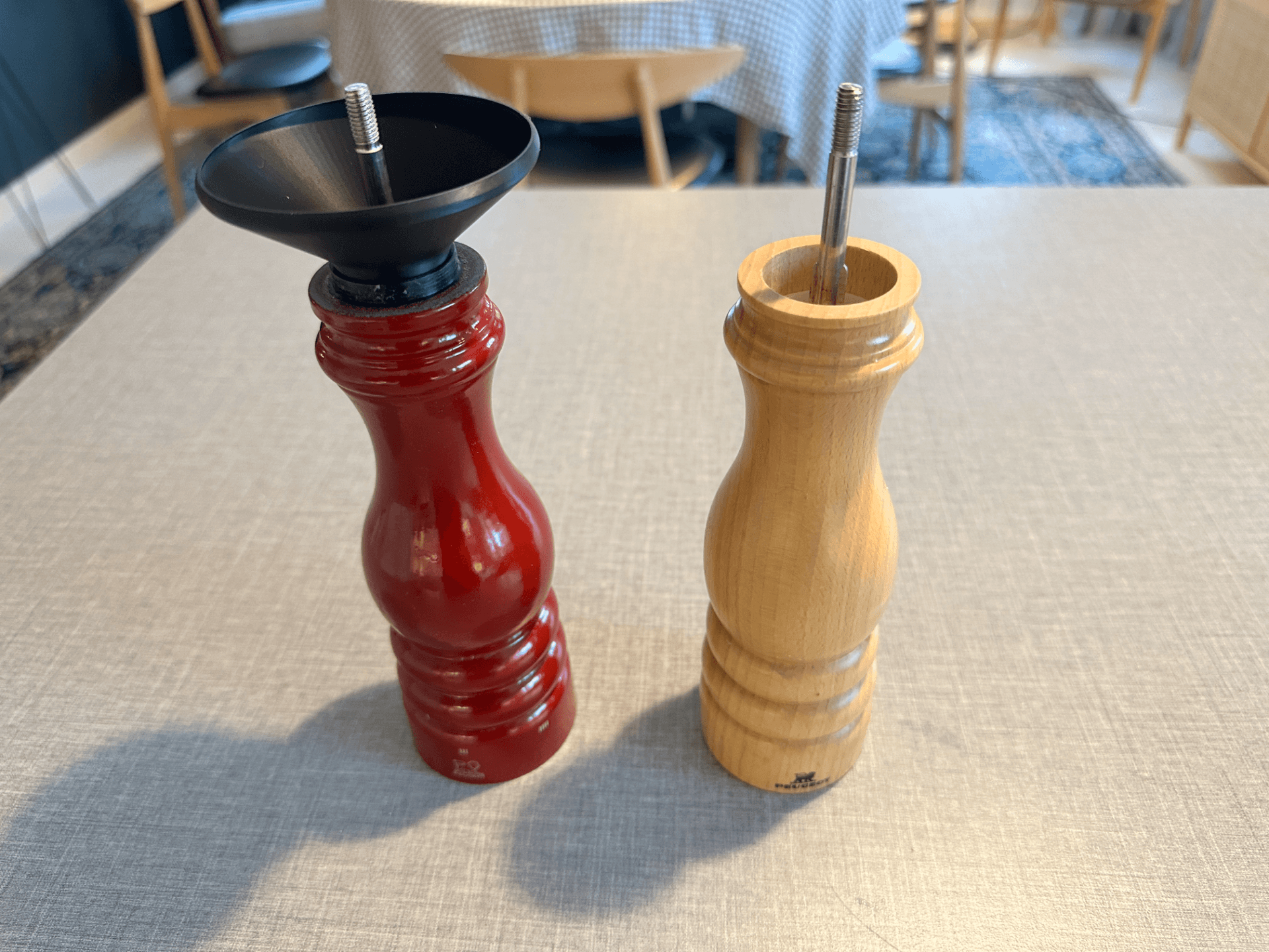 Pepper mill funnel