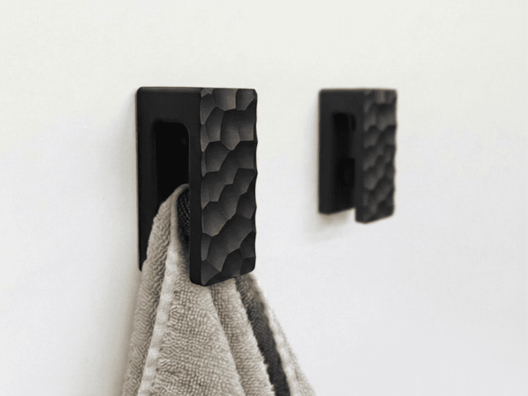 SELF-LOCKING COAT HANGER