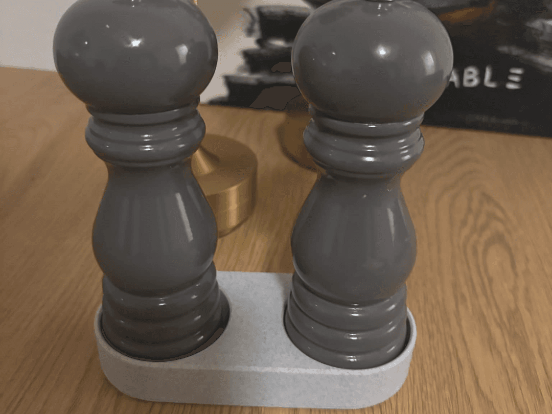 Modern salt pepper mills tray, stop spillage