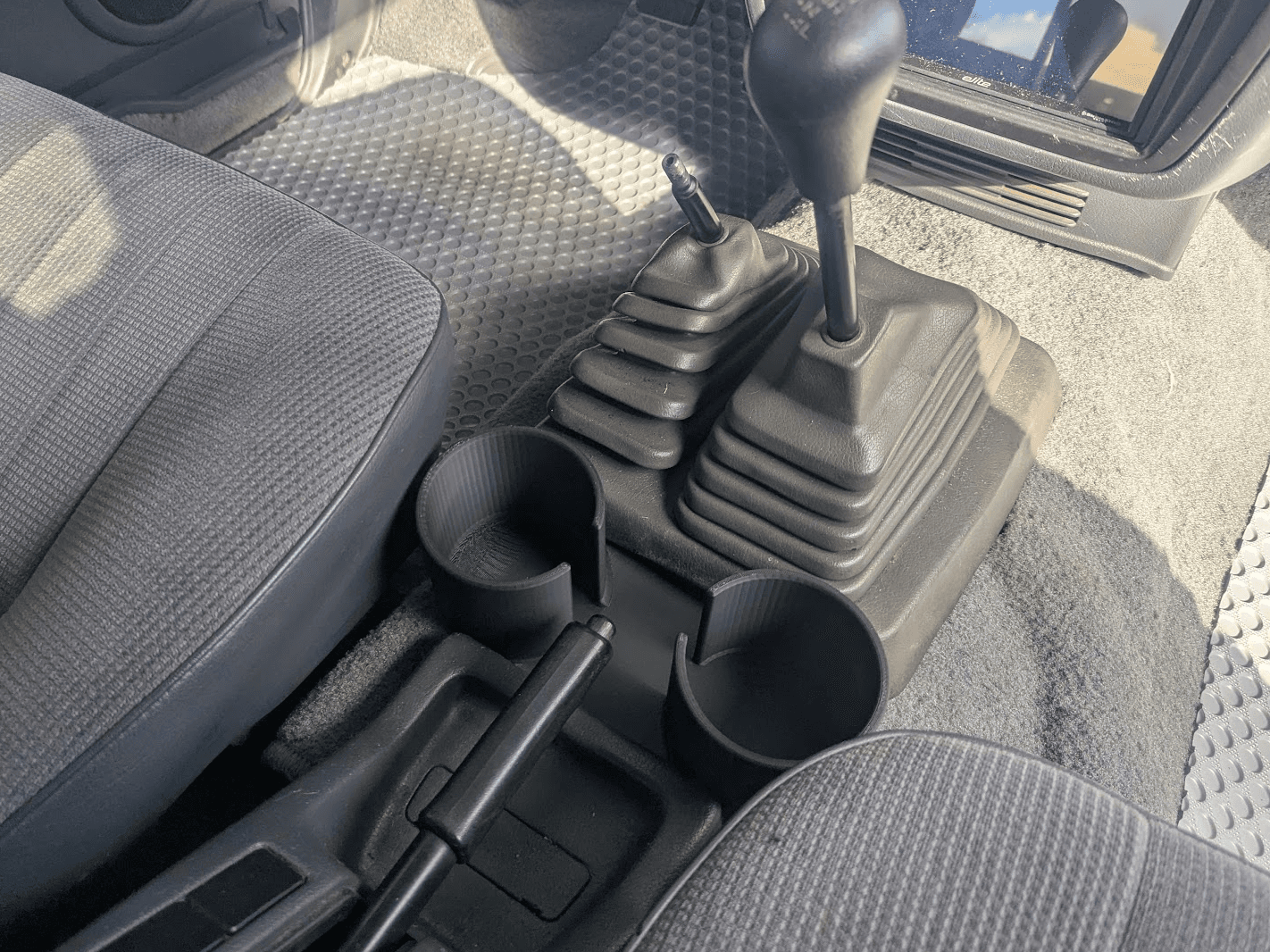 Nissan Hardbody SE 4X4 Cupholder